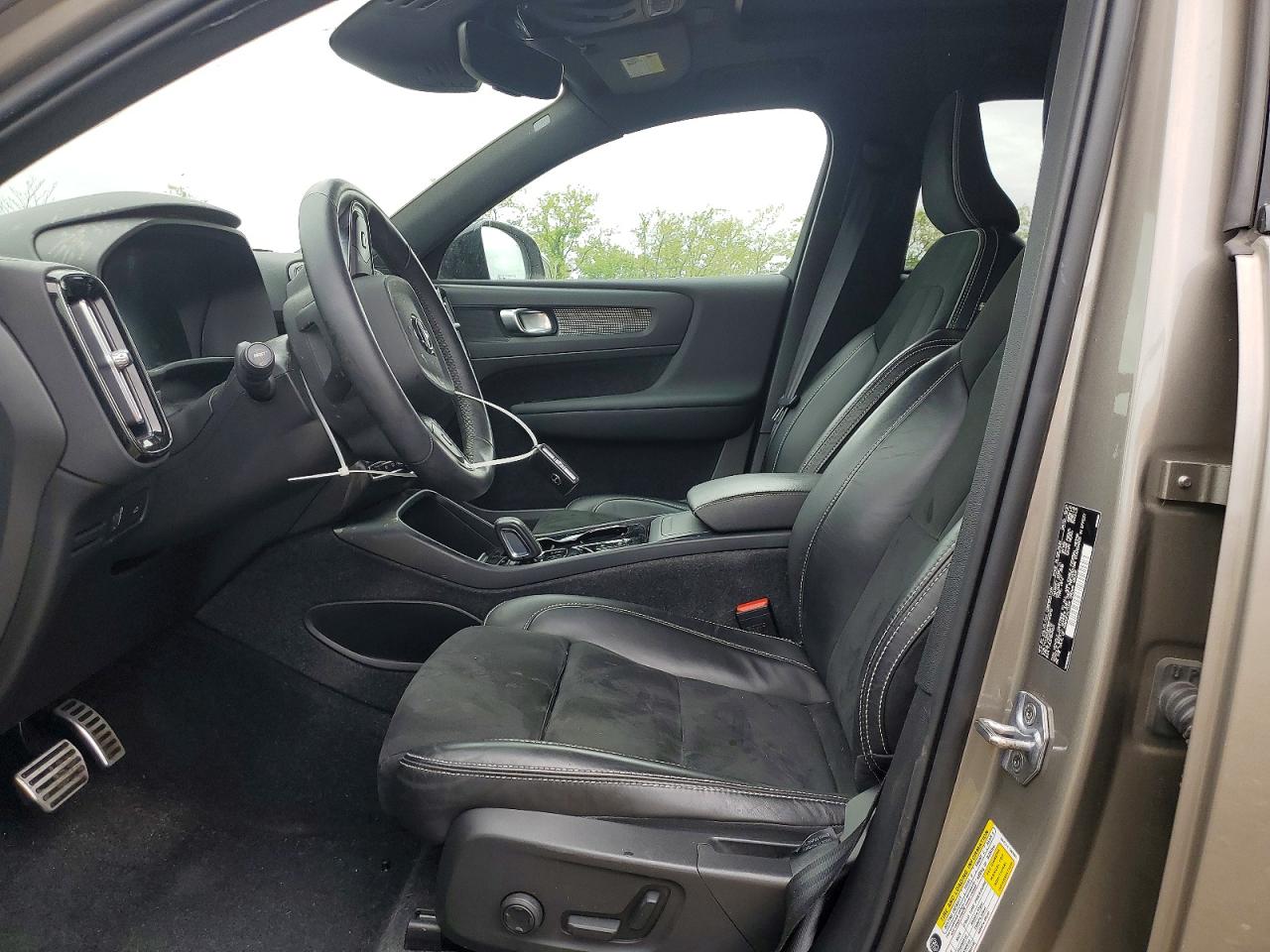 VOLVO XC40 2022 — 8
