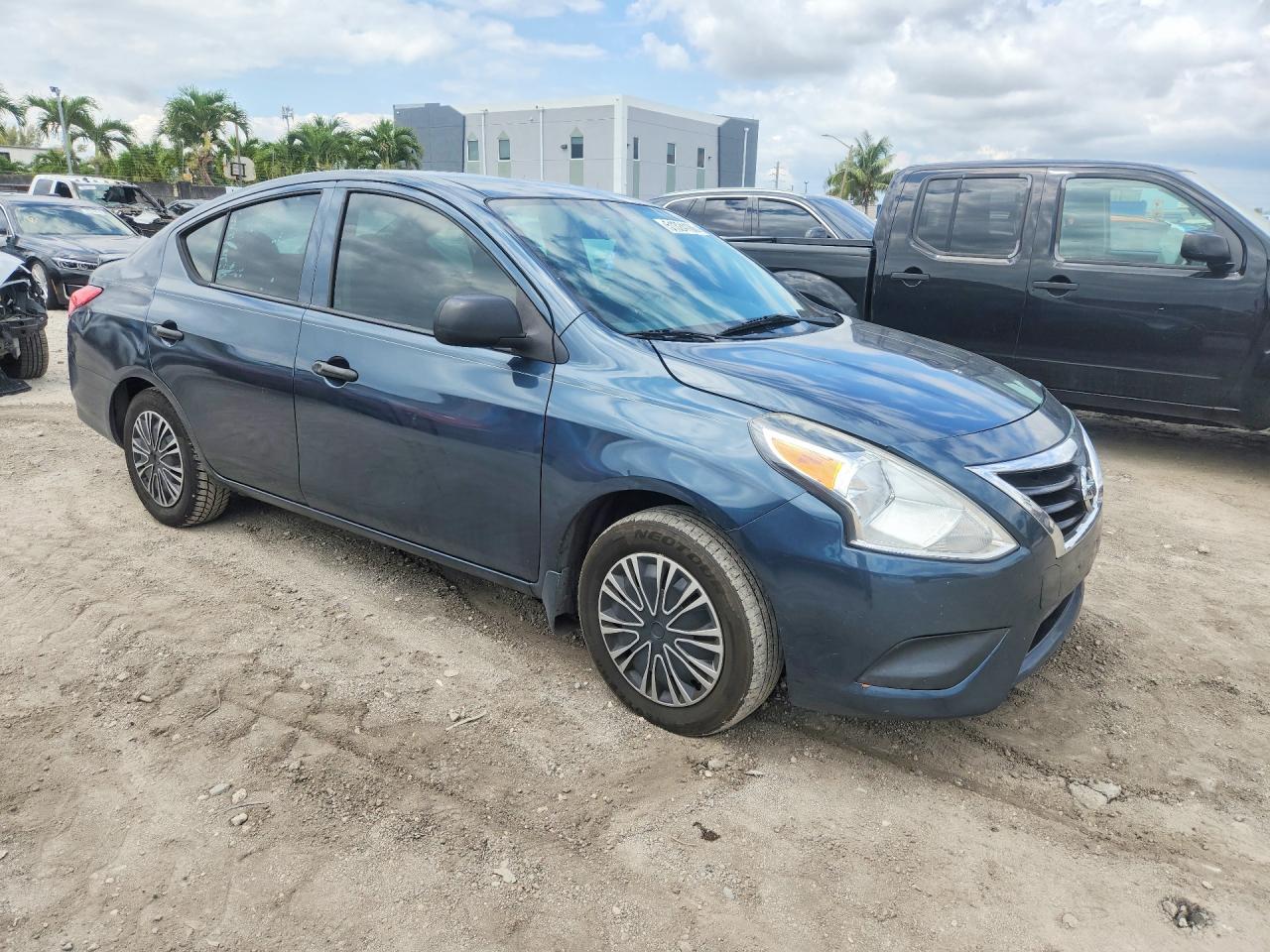 NISSAN VERSA 2015 — 5
