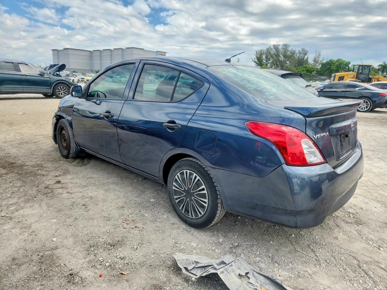NISSAN VERSA 2015 — 3