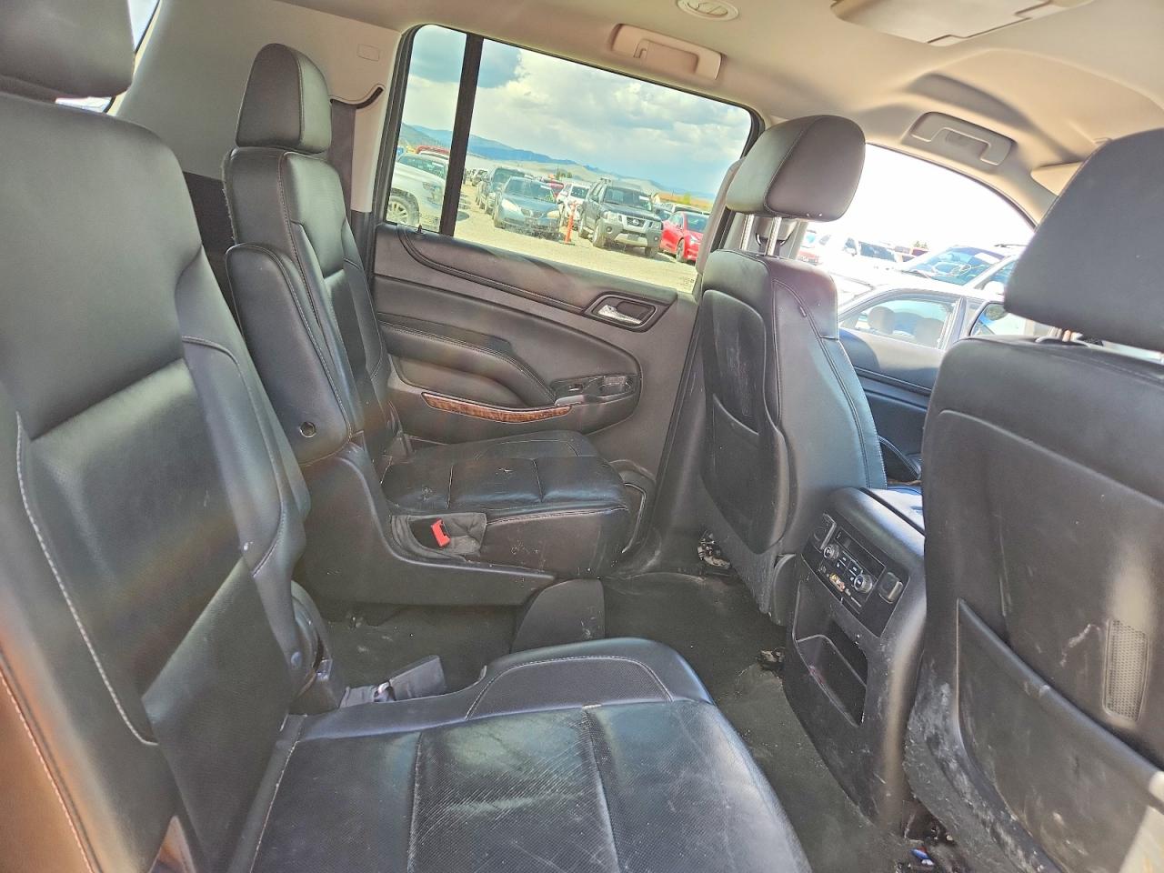 CHEVROLET SUBURBAN 2015 — 12
