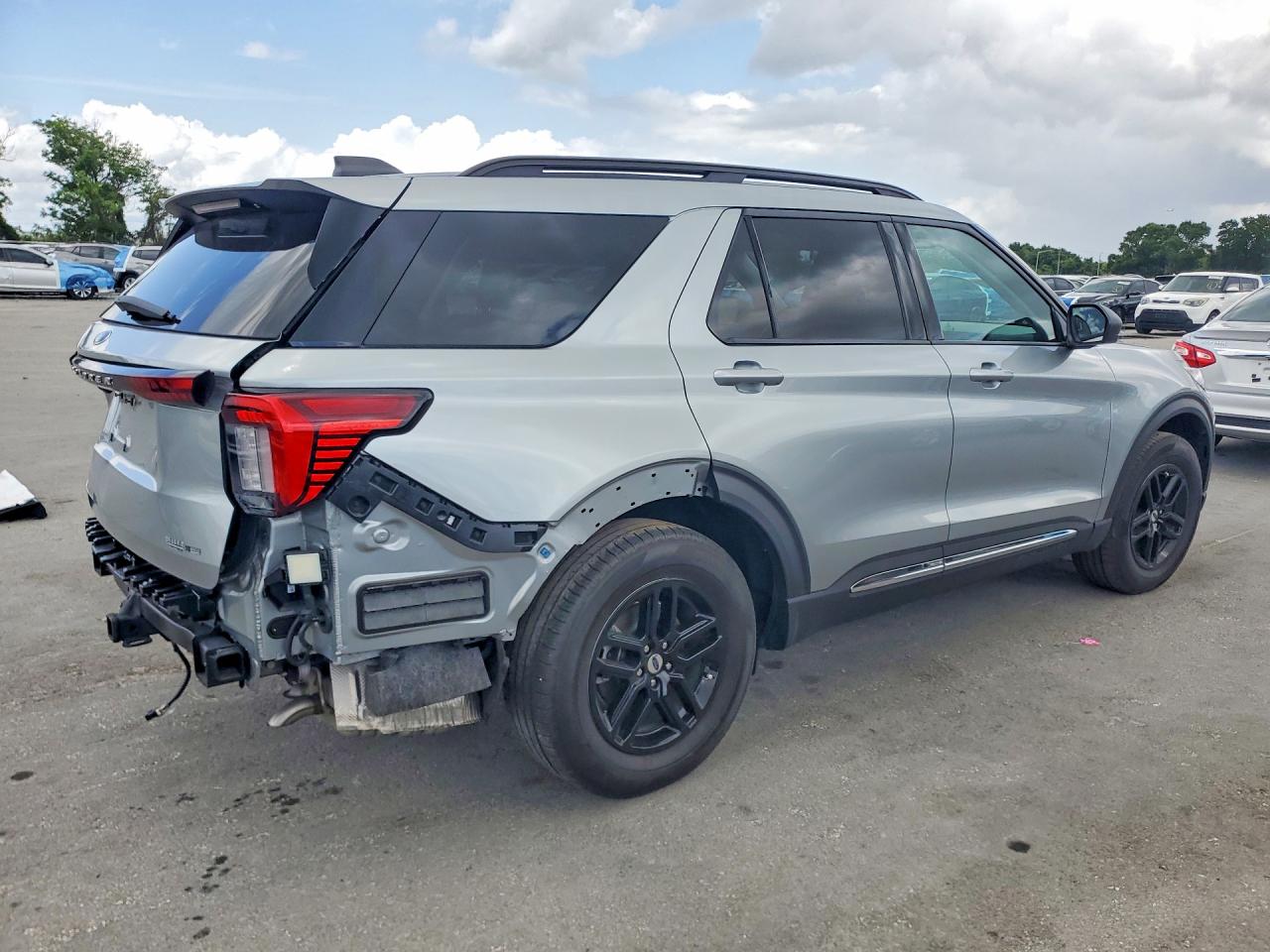 FORD EXPLORER 2025 — 4