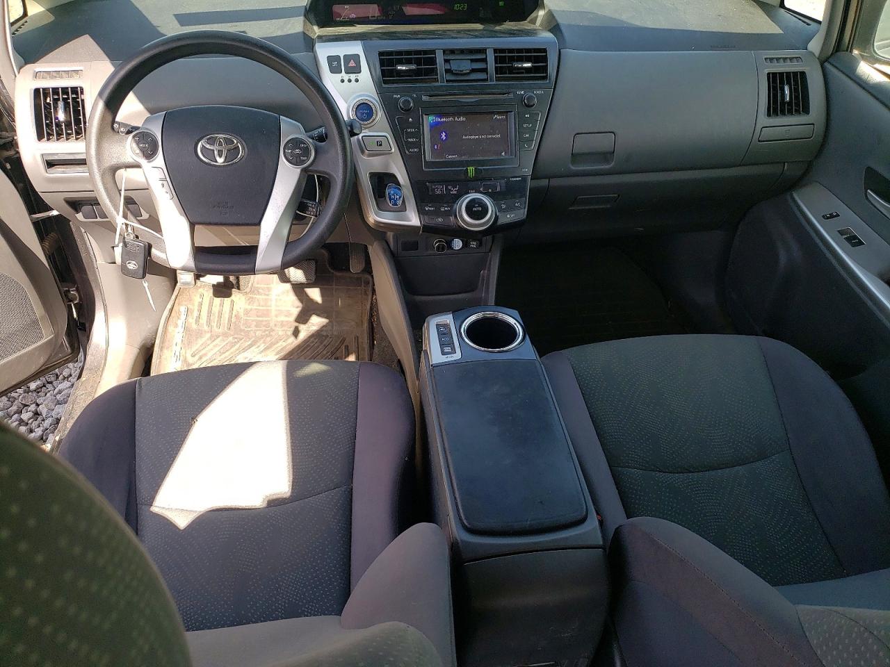 TOYOTA PRIUS V 2012 — 9