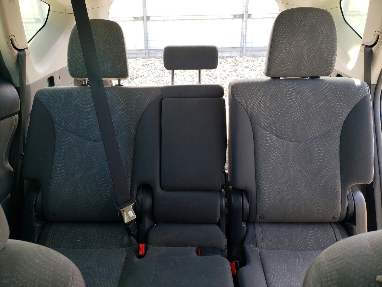 TOYOTA PRIUS V 2012 — 11