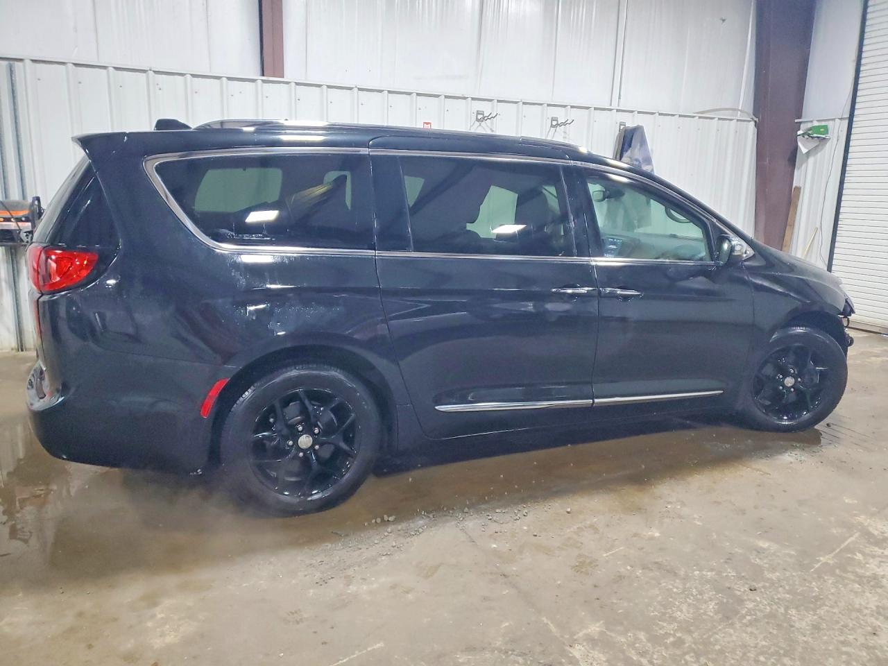 CHRYSLER PACIFICA 2018 — 4