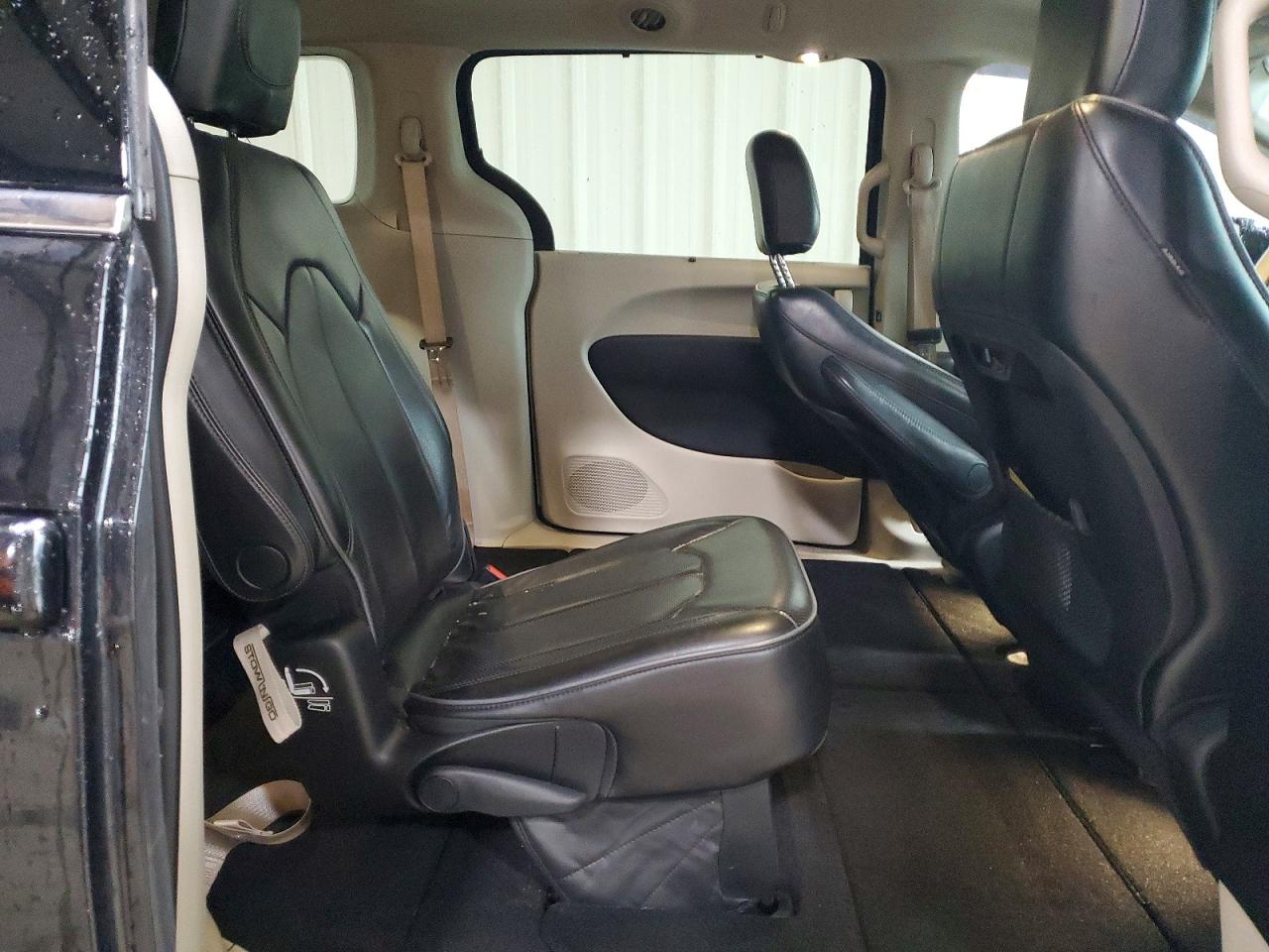 CHRYSLER PACIFICA 2018 — 12