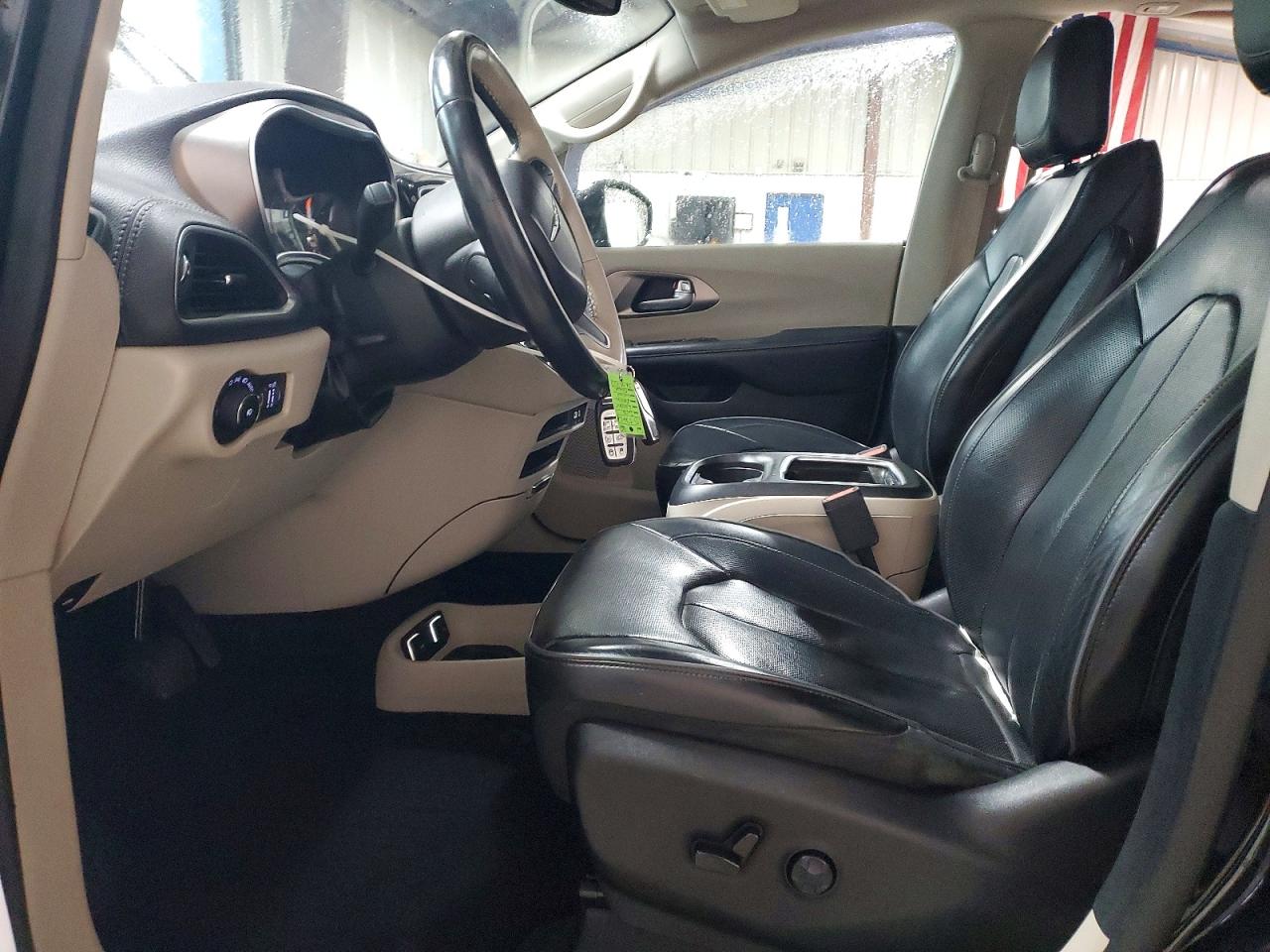 CHRYSLER PACIFICA 2018 — 8