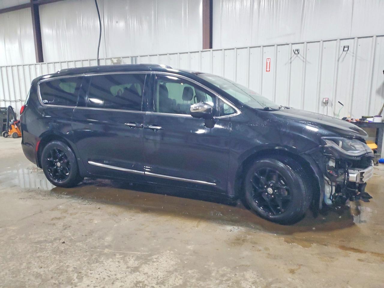 CHRYSLER PACIFICA 2018 — 5