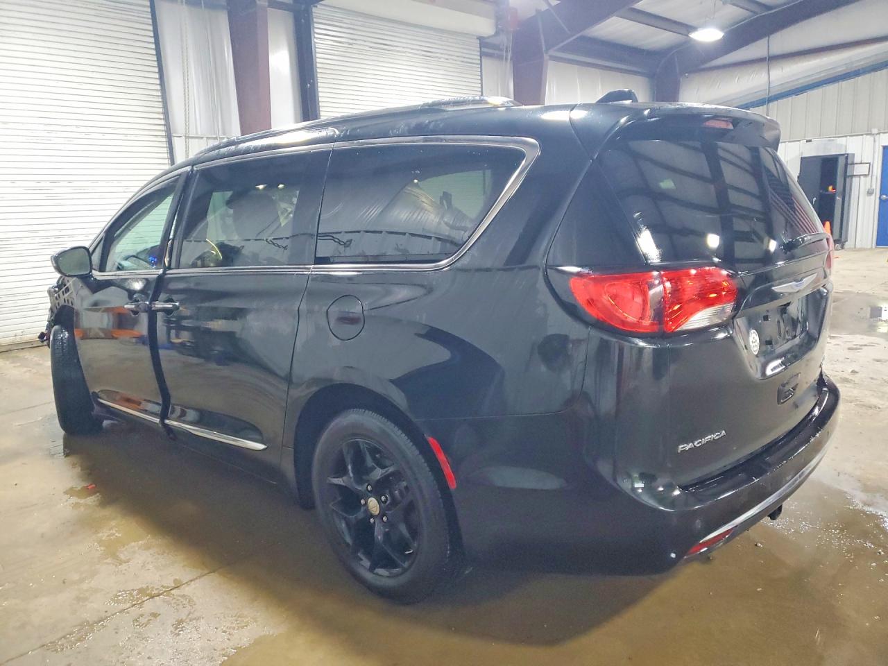 CHRYSLER PACIFICA 2018 — 3