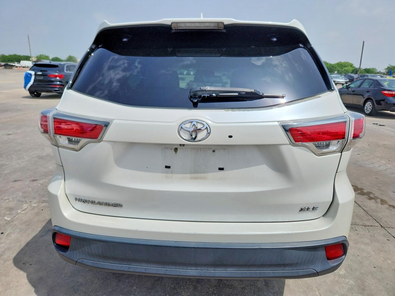 TOYOTA HIGHLANDER 2015 — 7