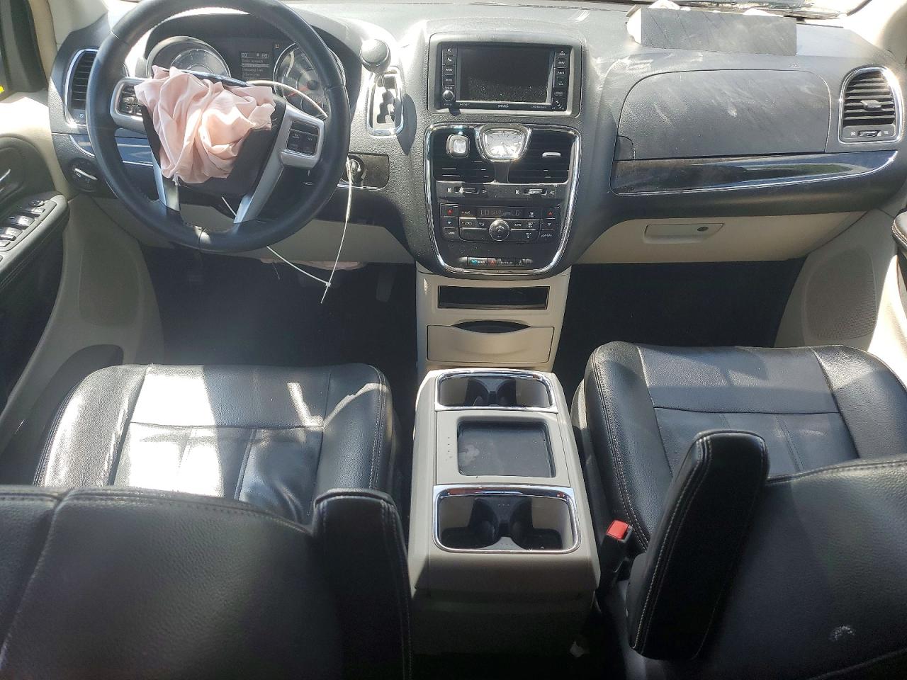 CHRYSLER TOWN & COUNTRY 2014 — 9