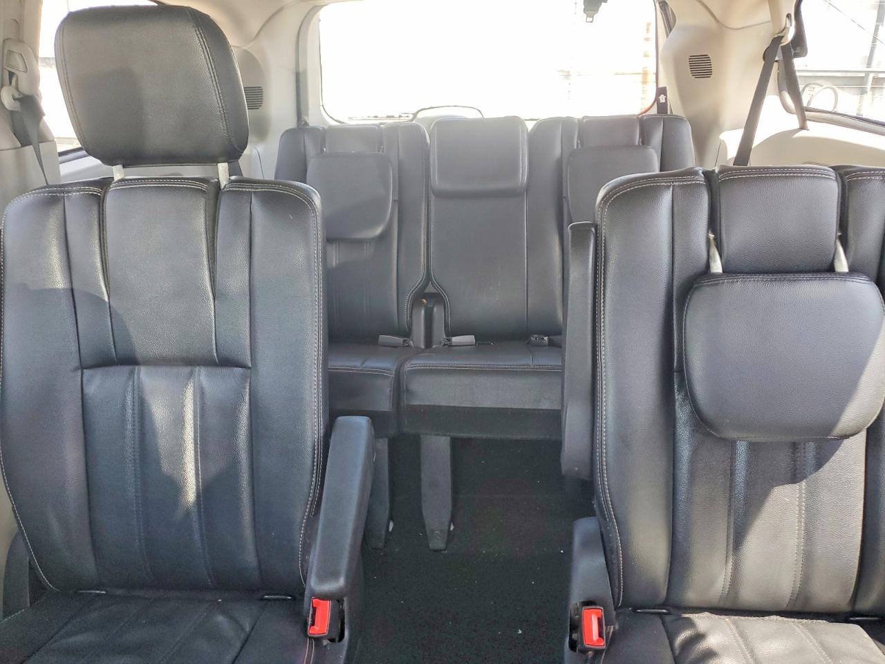 CHRYSLER TOWN & COUNTRY 2014 — 11