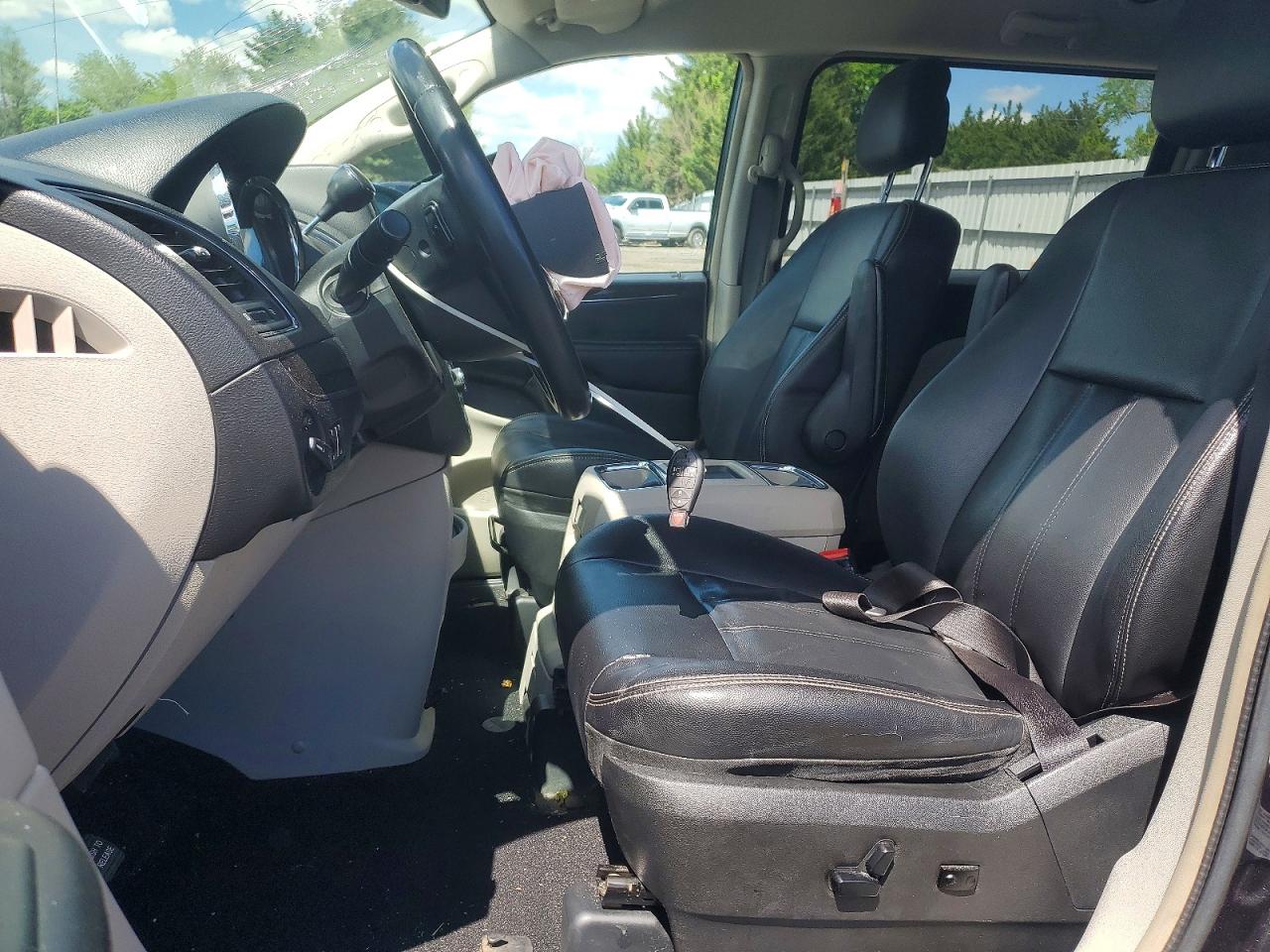 CHRYSLER TOWN & COUNTRY 2014 — 8