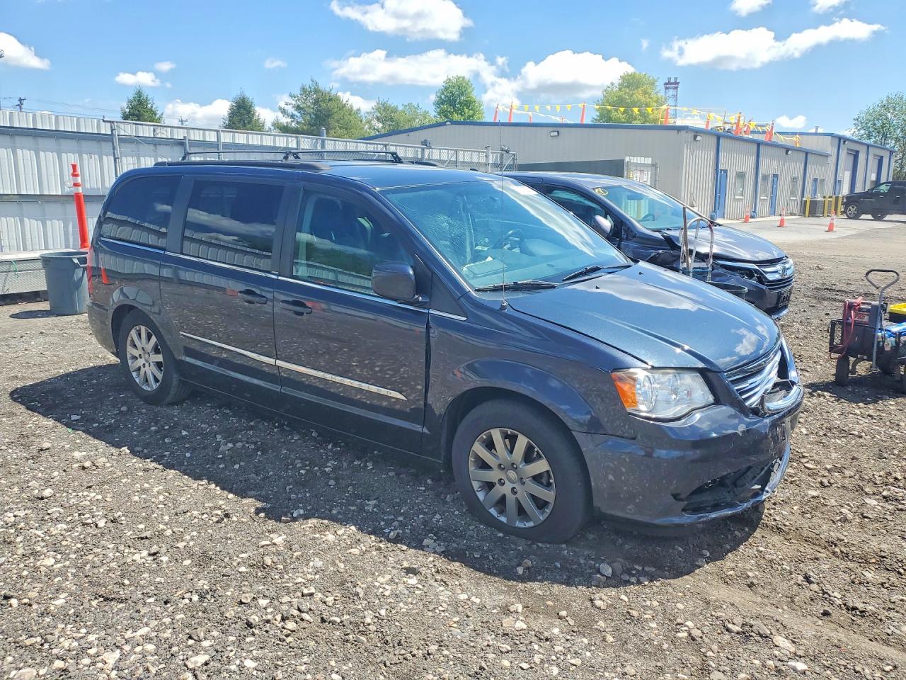 CHRYSLER TOWN & COUNTRY 2014 — 5