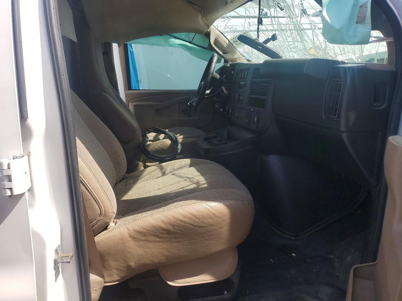 GMC SAVANA 2023 — 6