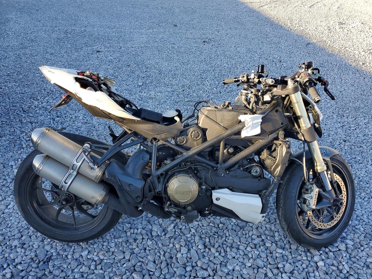 DUCATI STREETFIGHTER 2010 — 2