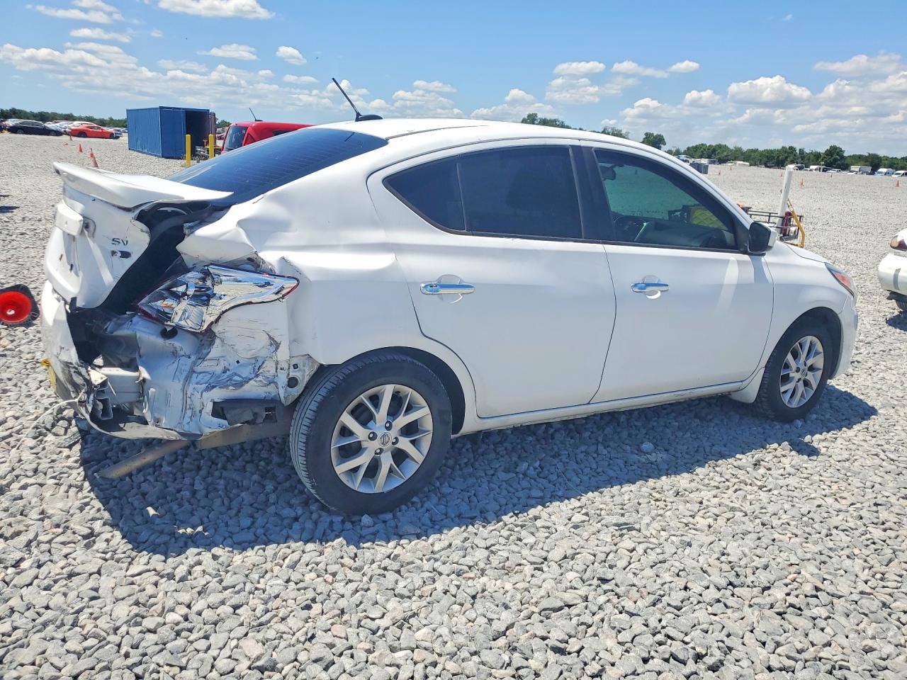 NISSAN VERSA 2018 — 4