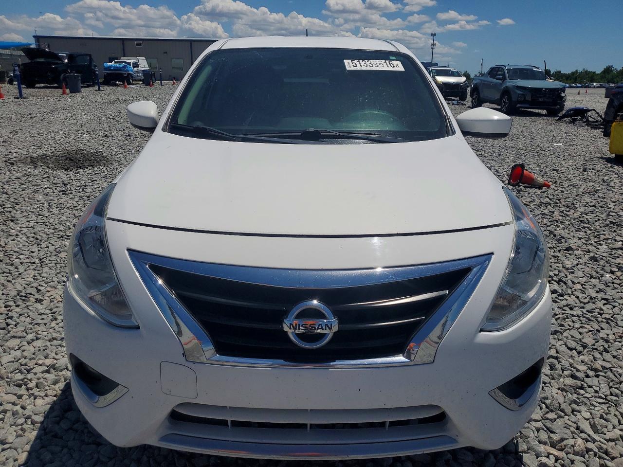NISSAN VERSA 2018 — 6
