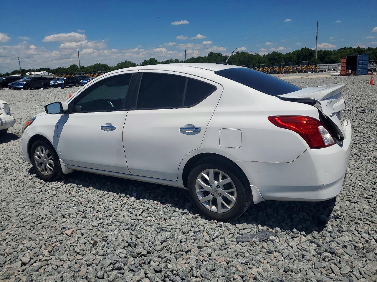 NISSAN VERSA 2018 — 3