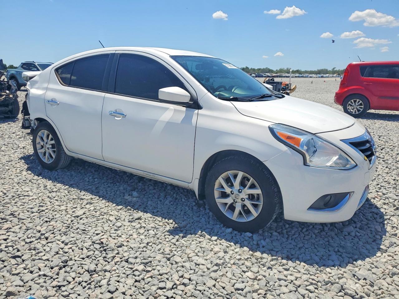 NISSAN VERSA 2018 — 5