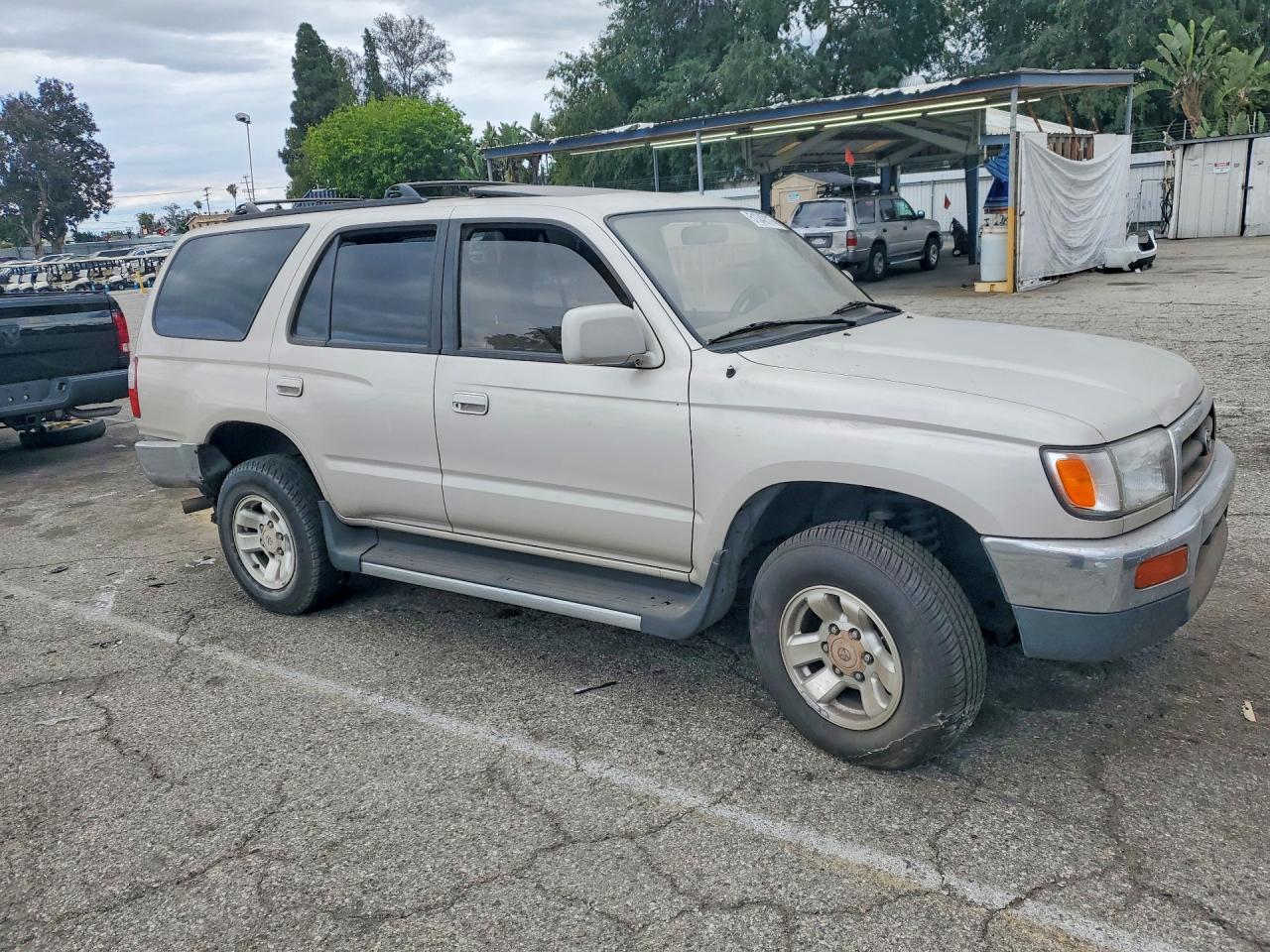 TOYT 4RUNNER 1996 — 5