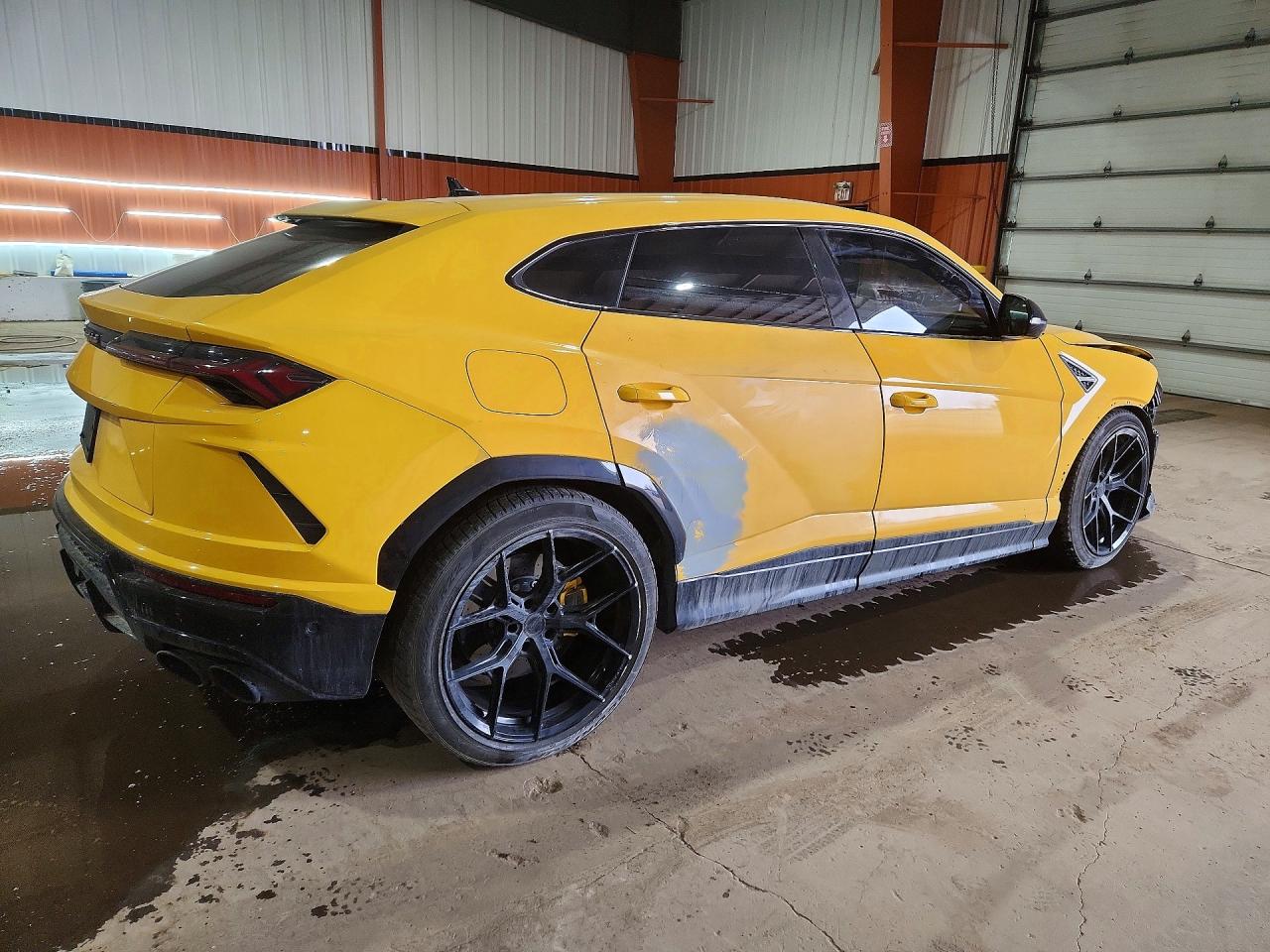 LAMBORGHINI URUS 2022 — 4