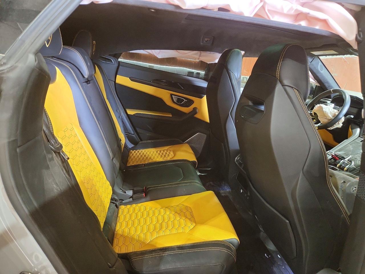 LAMBORGHINI URUS 2022 — 12