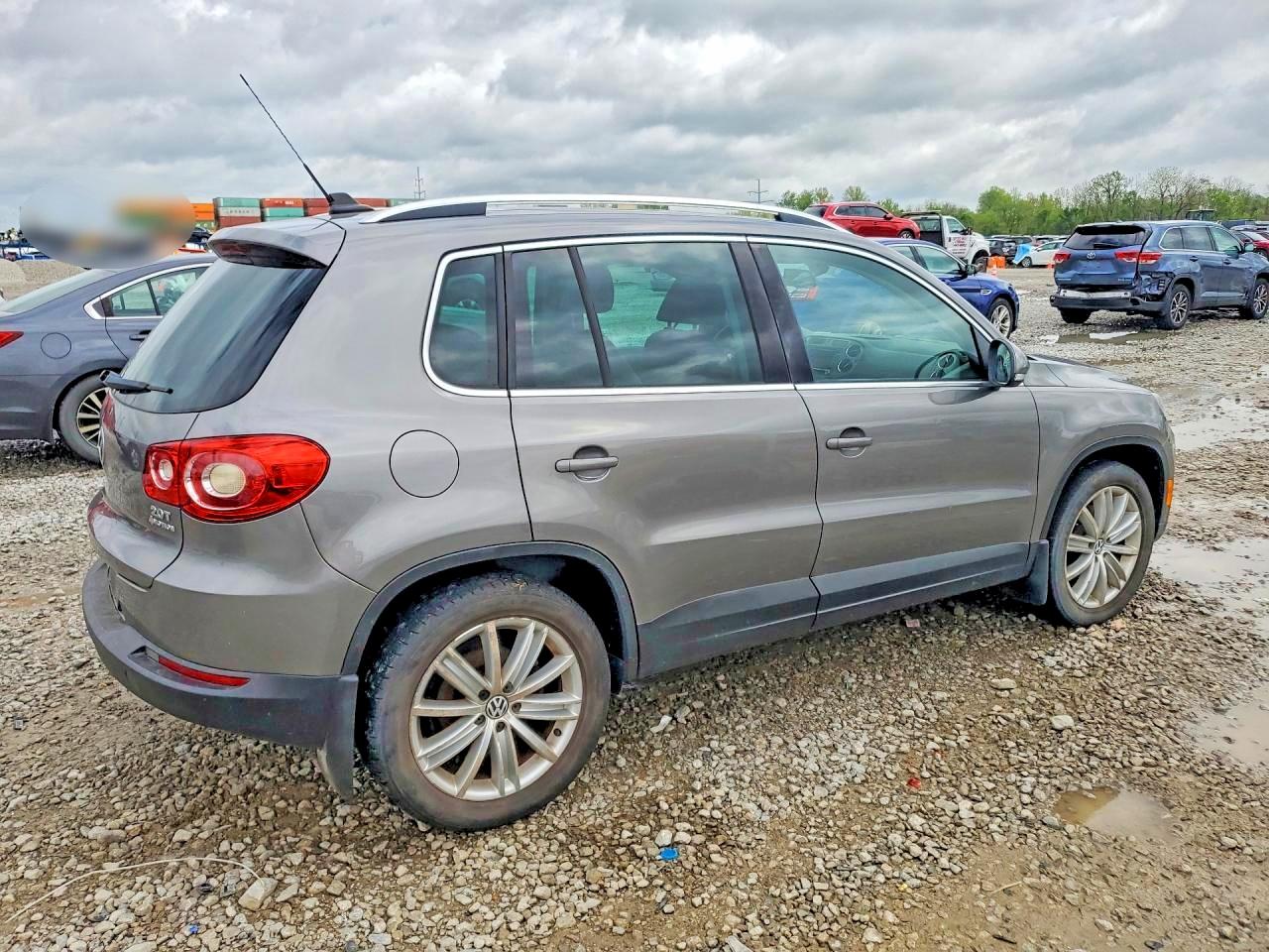 VOLKSWAGEN TIGUAN 2010 — 4