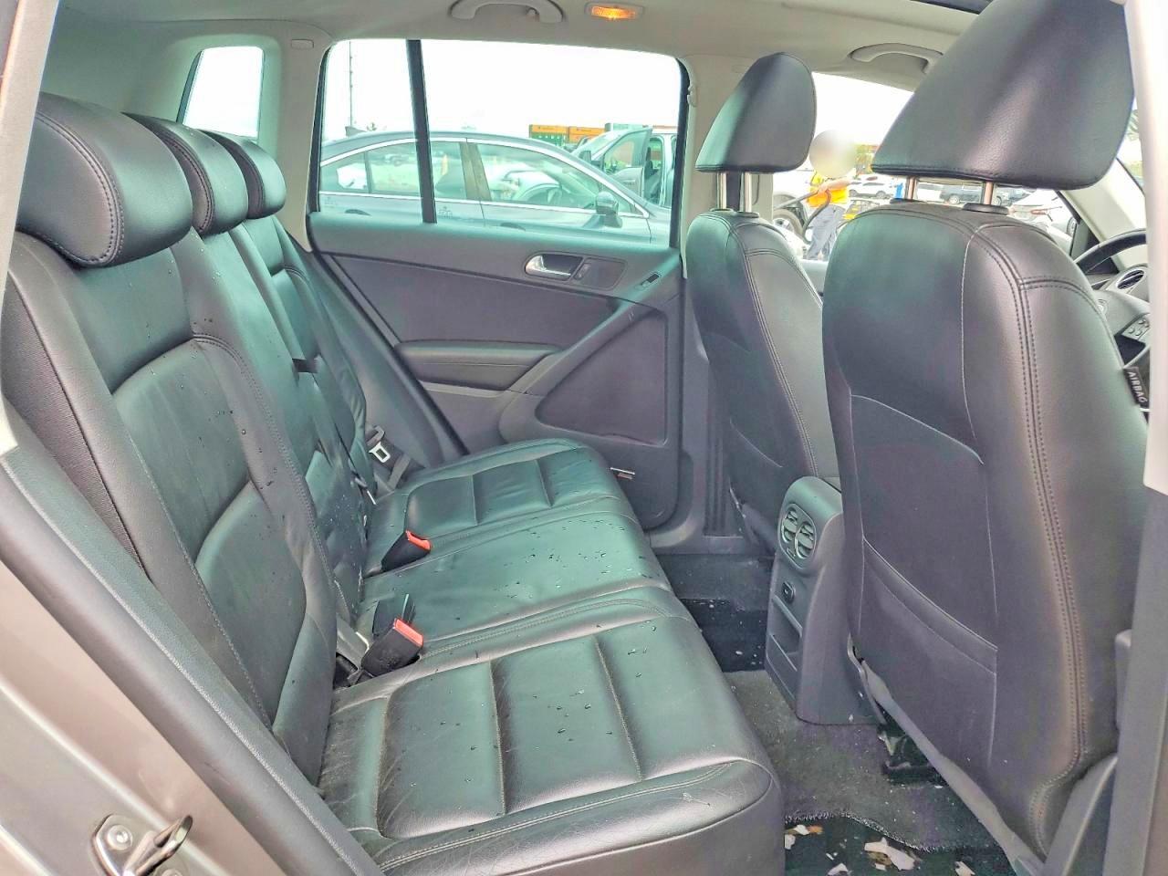 VOLKSWAGEN TIGUAN 2010 — 12
