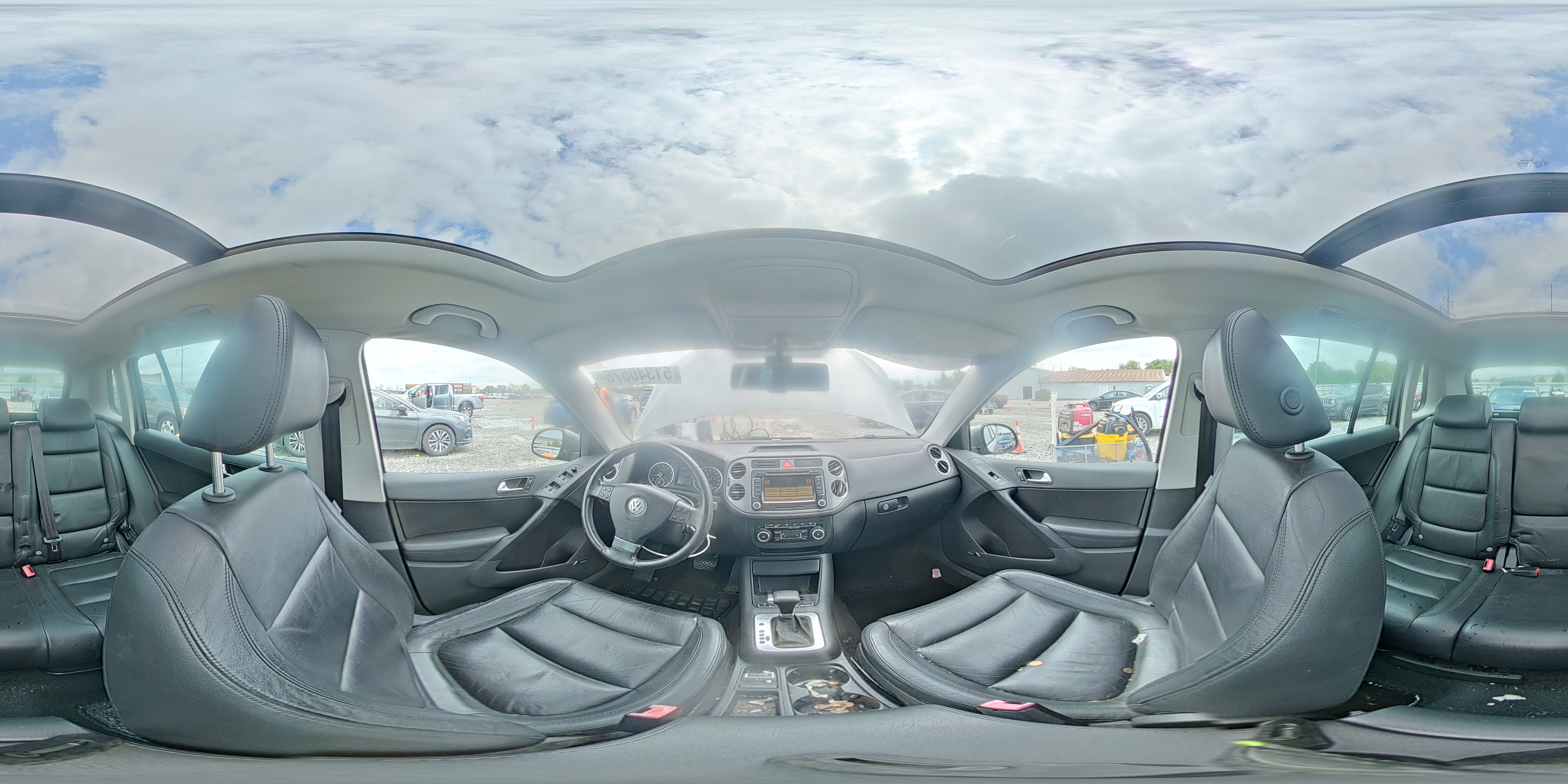 VOLKSWAGEN TIGUAN 2010 — 15
