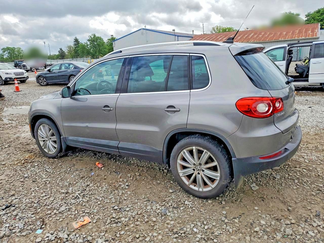 VOLKSWAGEN TIGUAN 2010 — 3