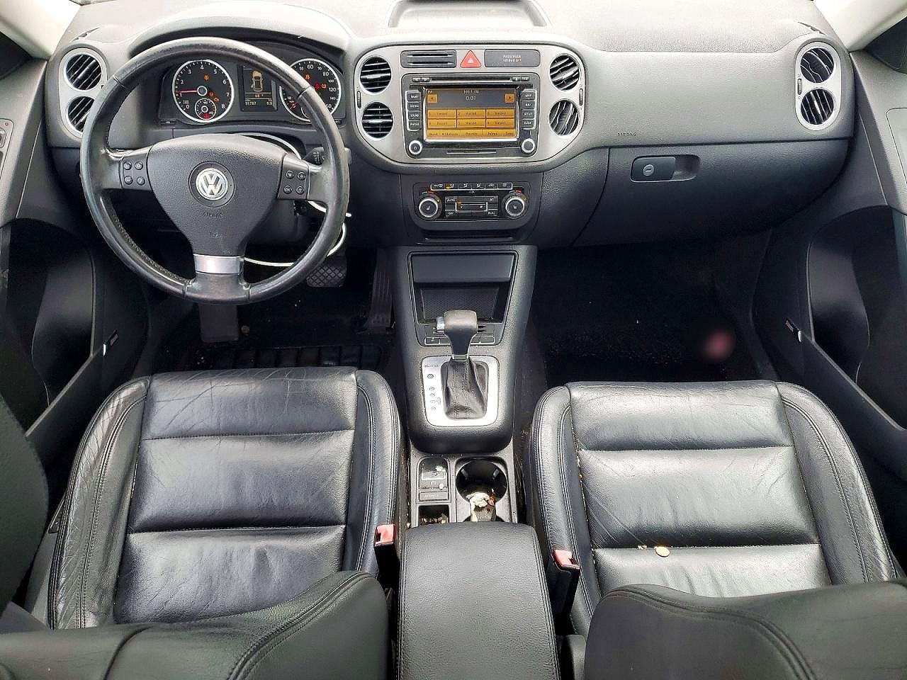 VOLKSWAGEN TIGUAN 2010 — 9