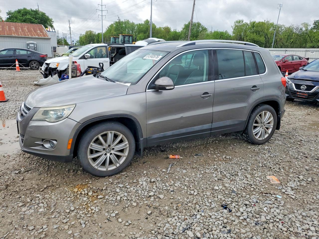 VOLKSWAGEN TIGUAN 2010 — 2