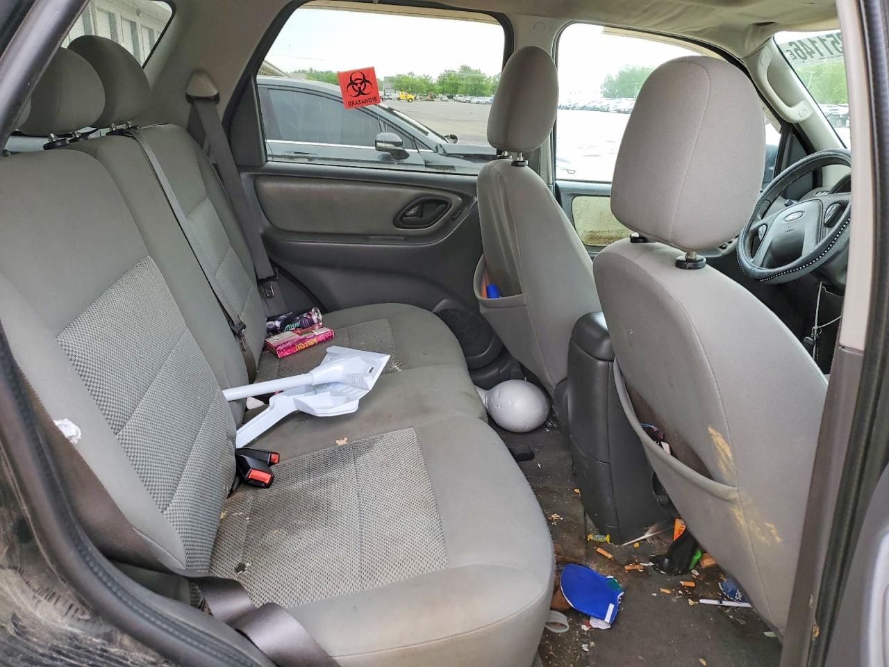 FORD ESCAPE 2005 — 12
