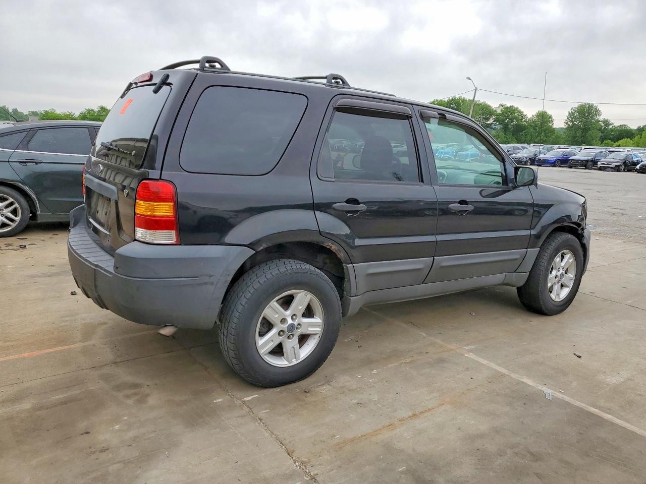 FORD ESCAPE 2005 — 4