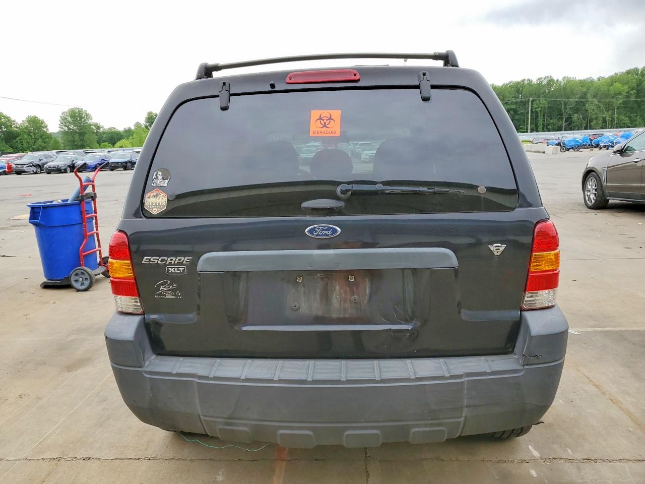 FORD ESCAPE 2005 — 7
