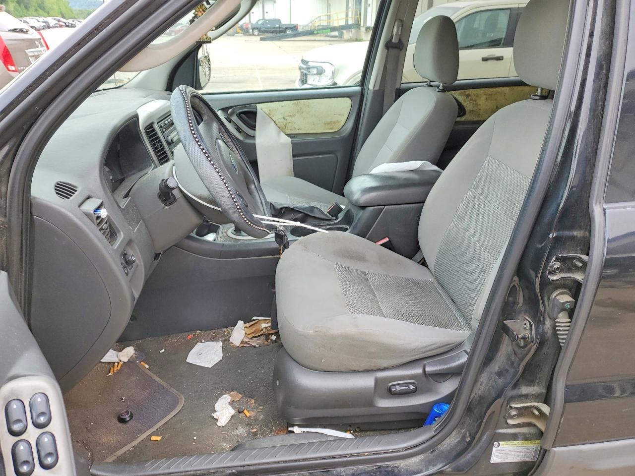 FORD ESCAPE 2005 — 8