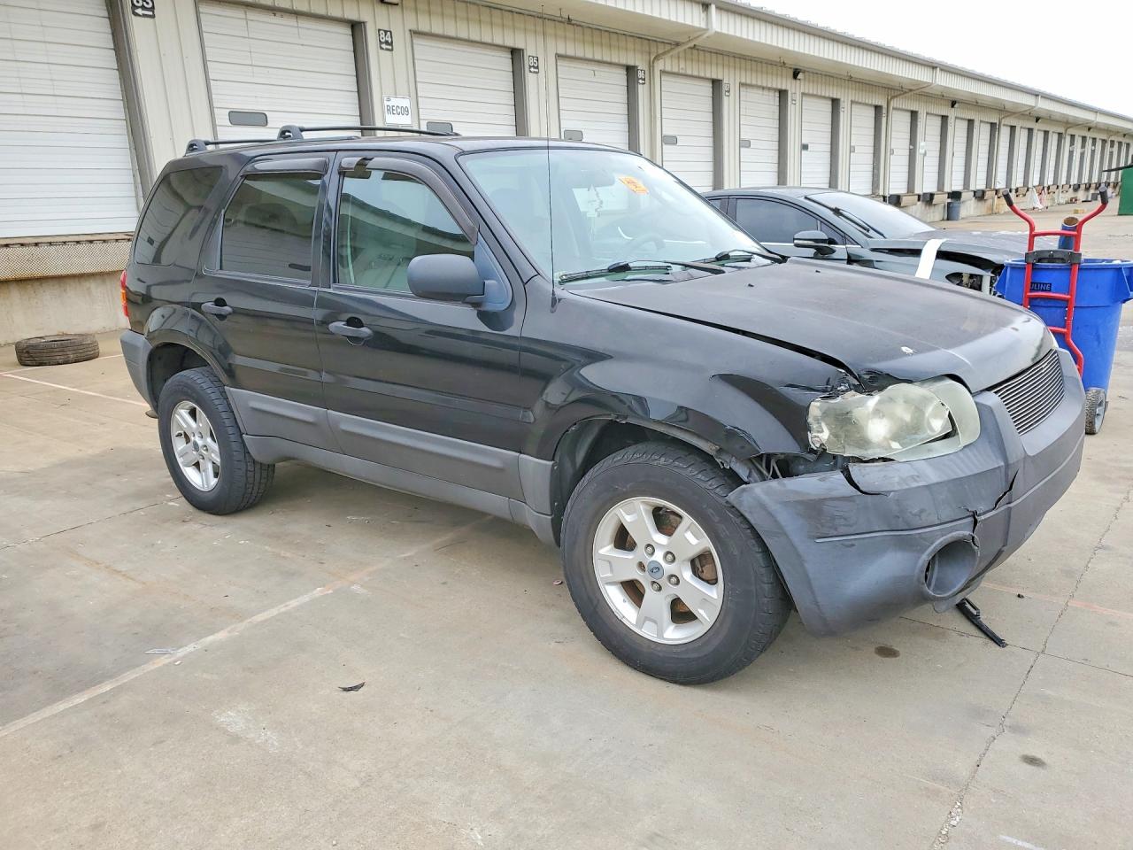 FORD ESCAPE 2005 — 5
