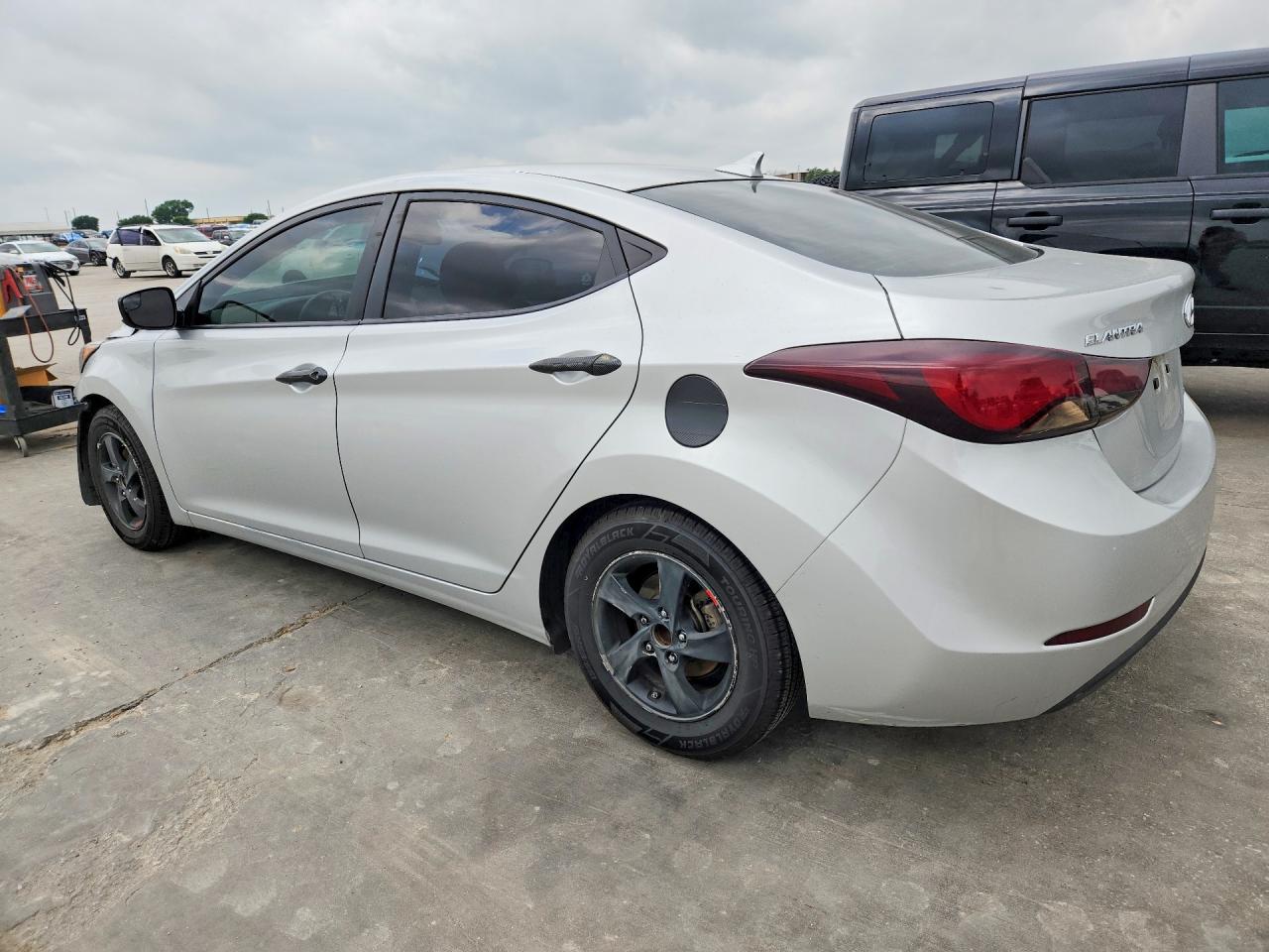 HYUNDAI ELANTRA 2015 — 3