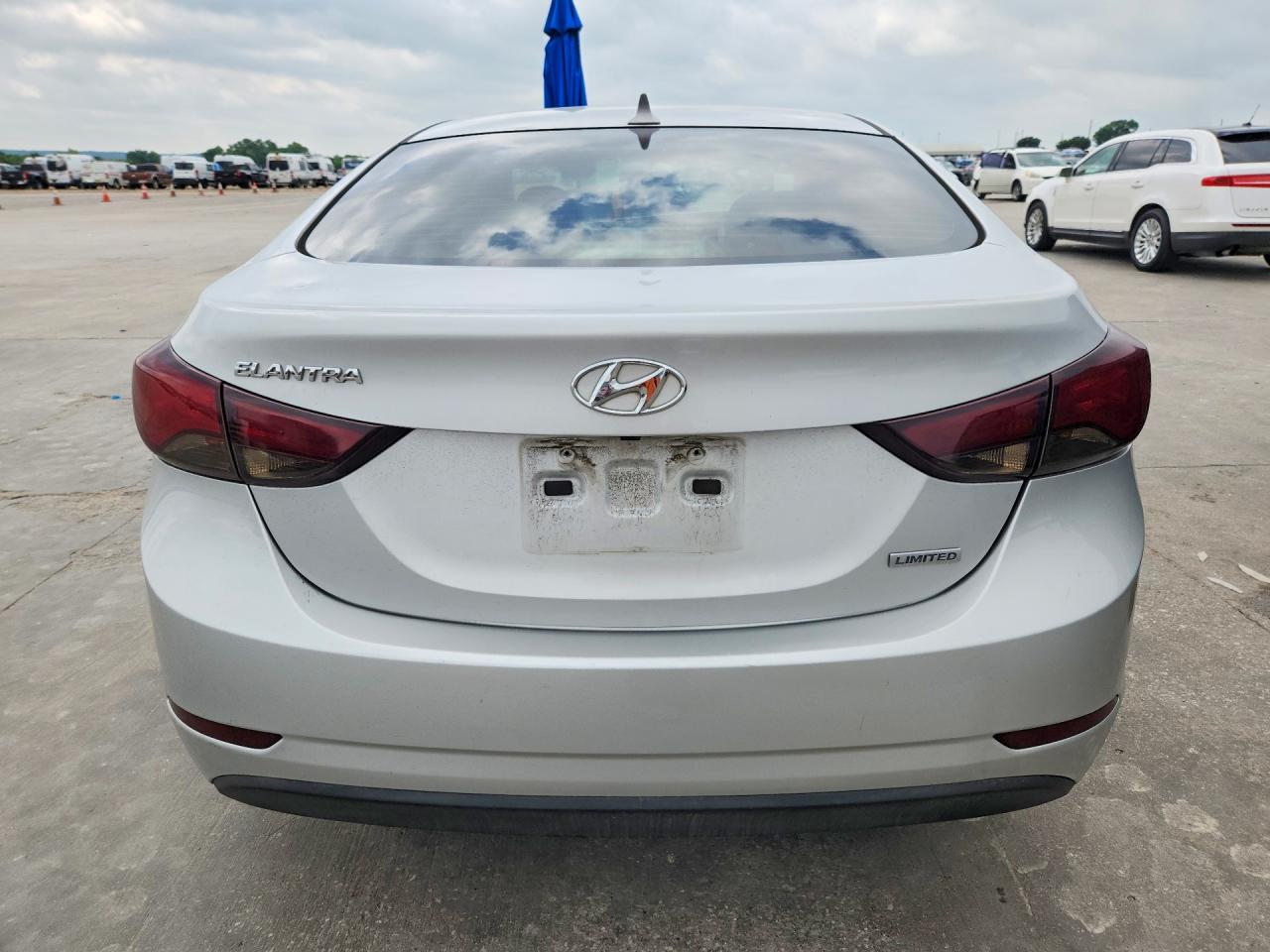 HYUNDAI ELANTRA 2015 — 7