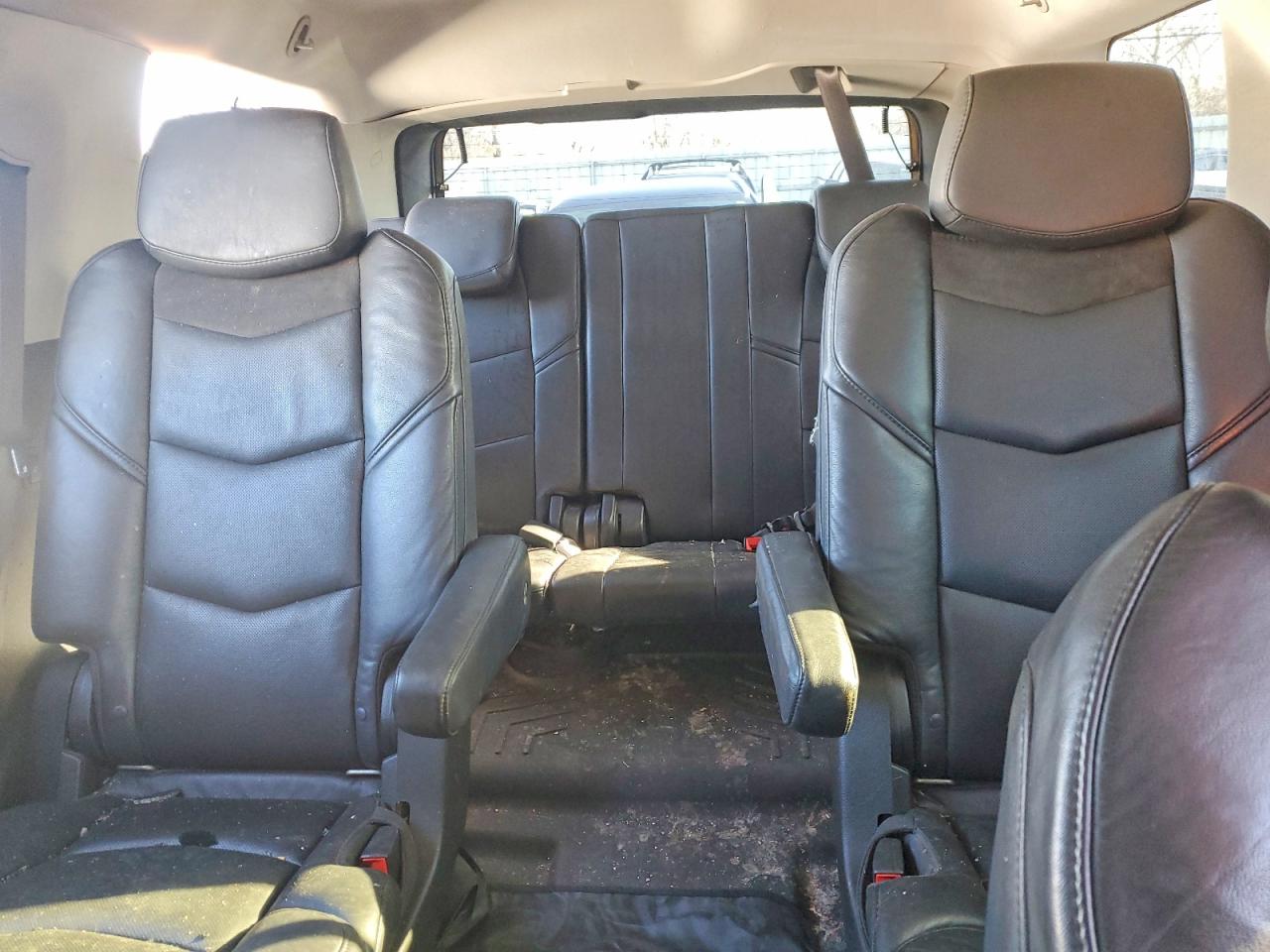 CADILLAC ESCALADE 2016 — 11
