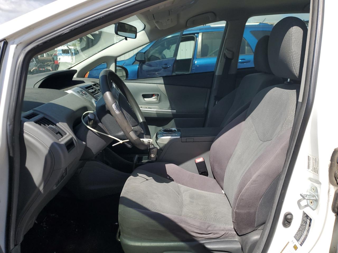 TOYOTA PRIUS V 2013 — 8