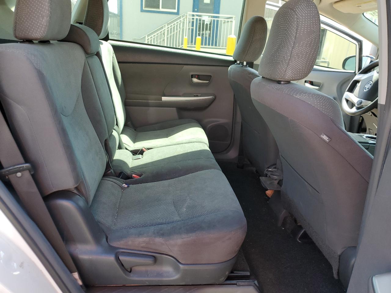 TOYOTA PRIUS V 2013 — 12