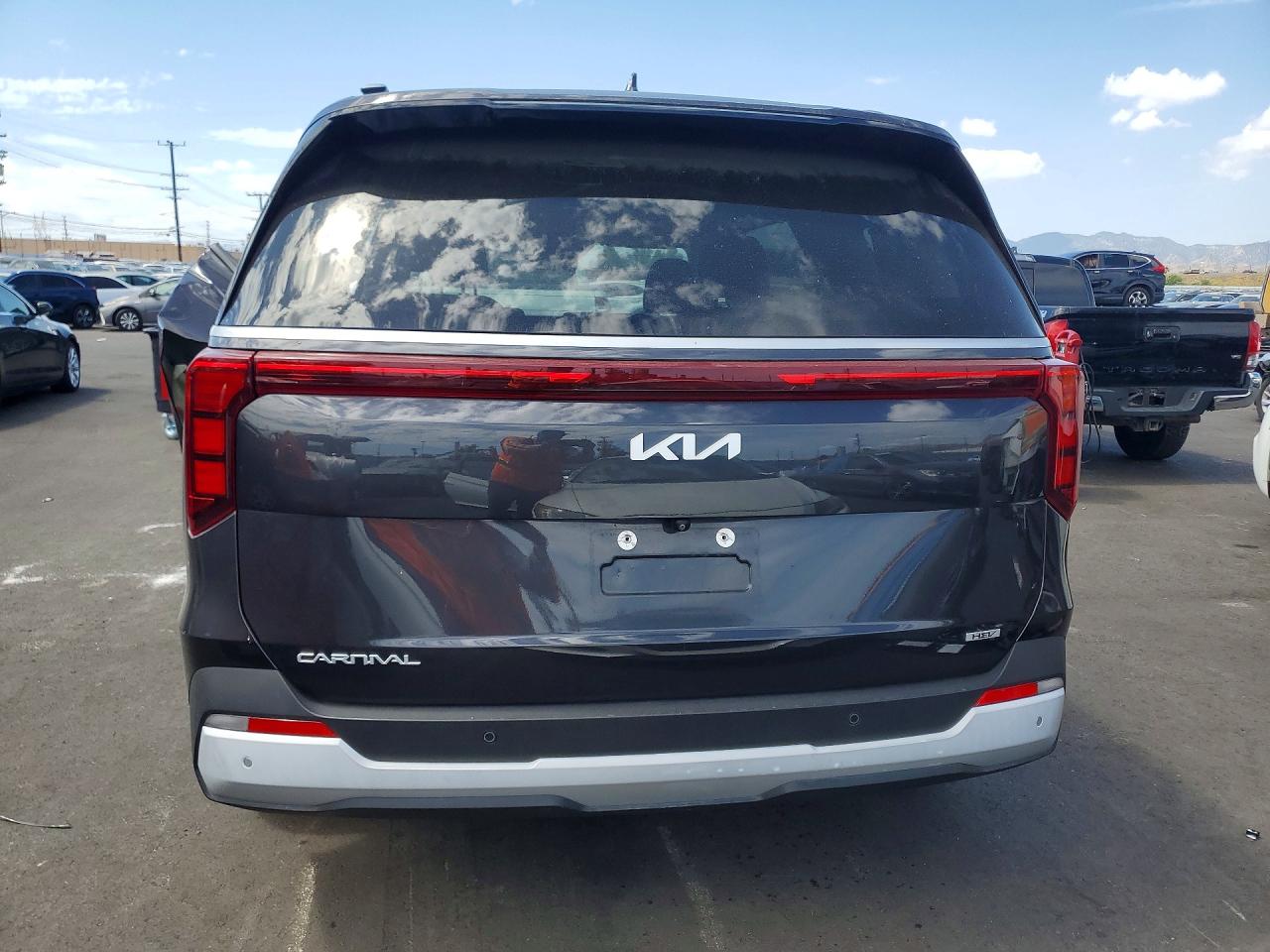 KIA CARNIVAL 2025 — 7
