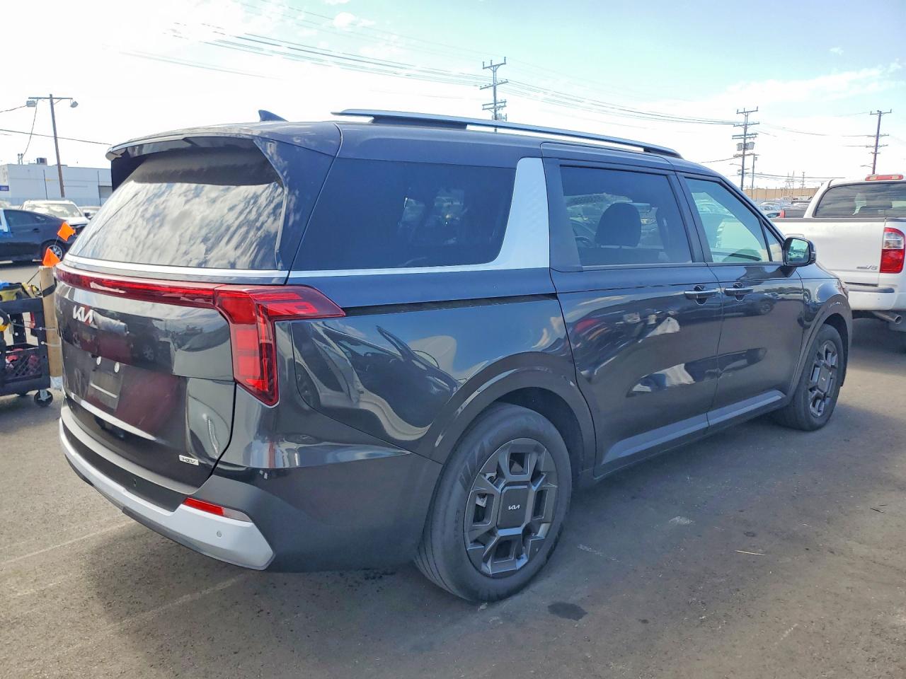 KIA CARNIVAL 2025 — 4