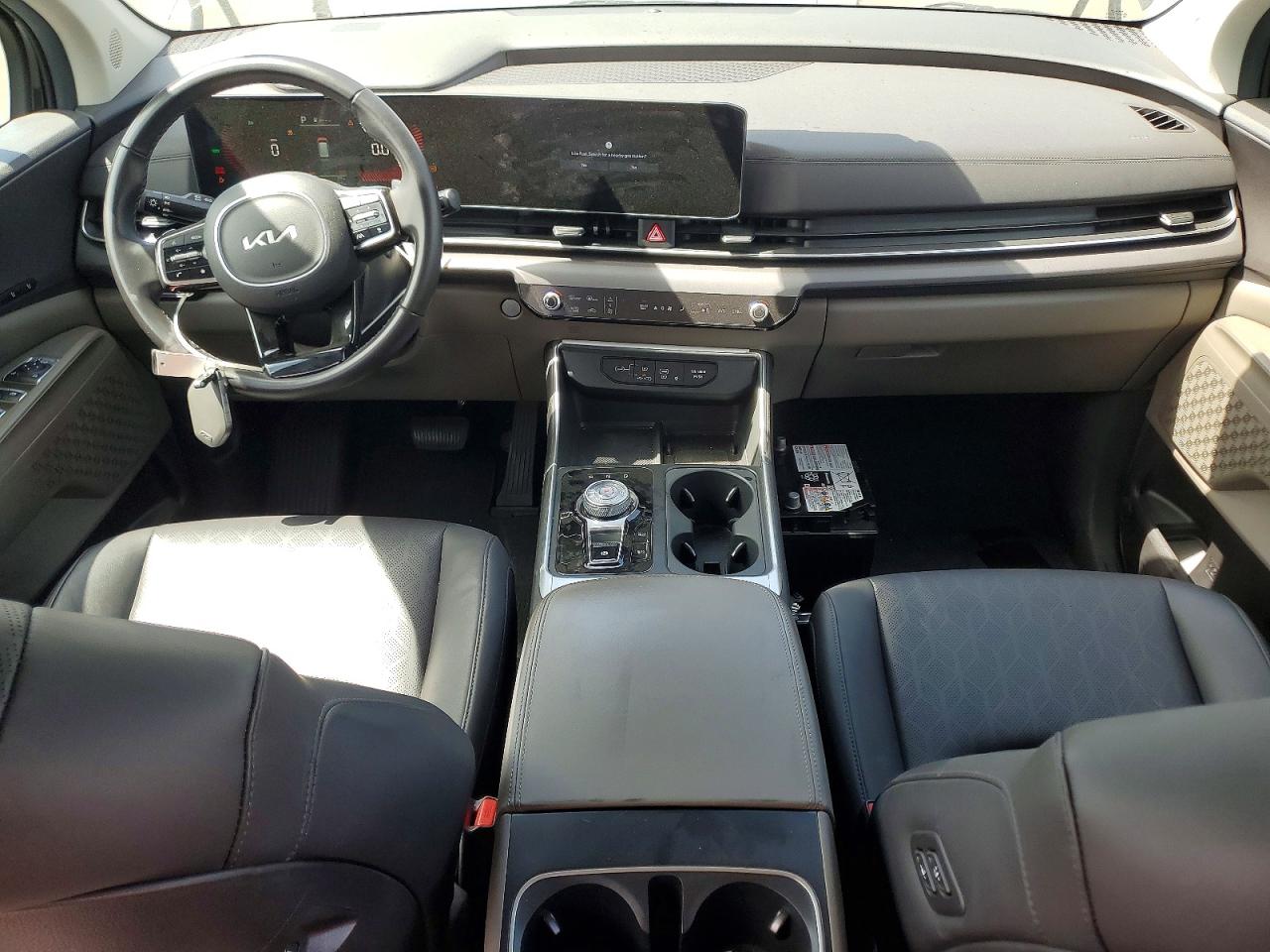 KIA CARNIVAL 2025 — 9