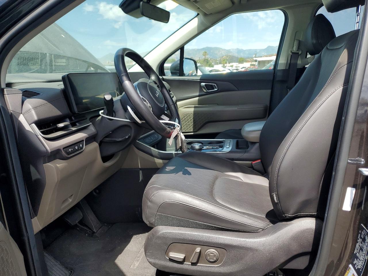 KIA CARNIVAL 2025 — 8