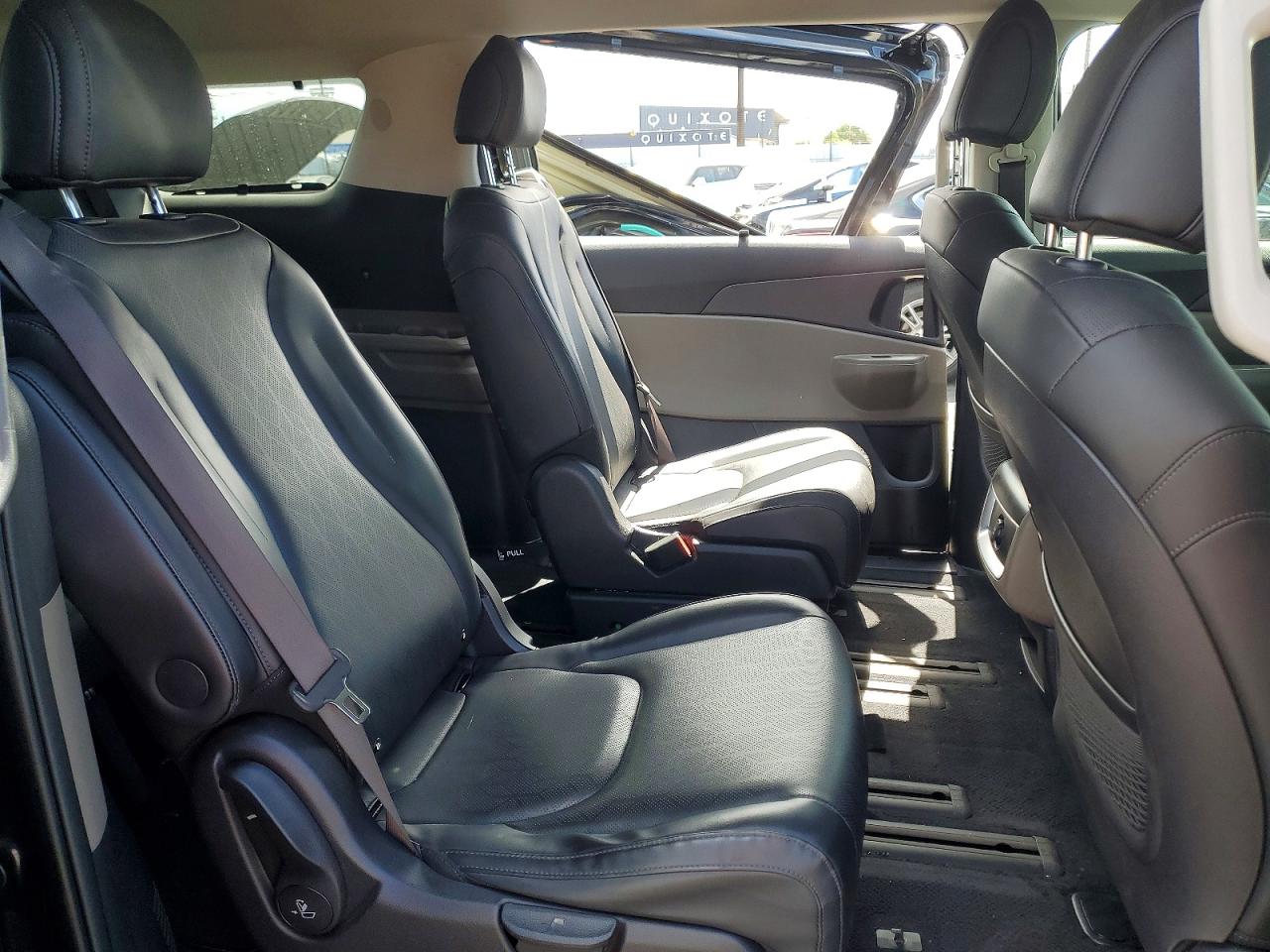 KIA CARNIVAL 2025 — 12