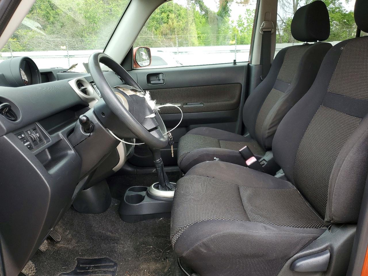 TOYOTA SCION 2004 — 8