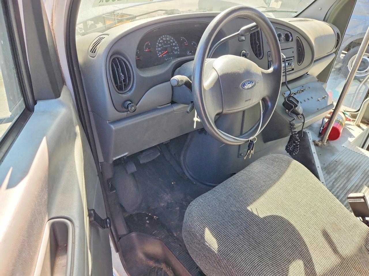 FORD ECONOLINE 2003 — 9