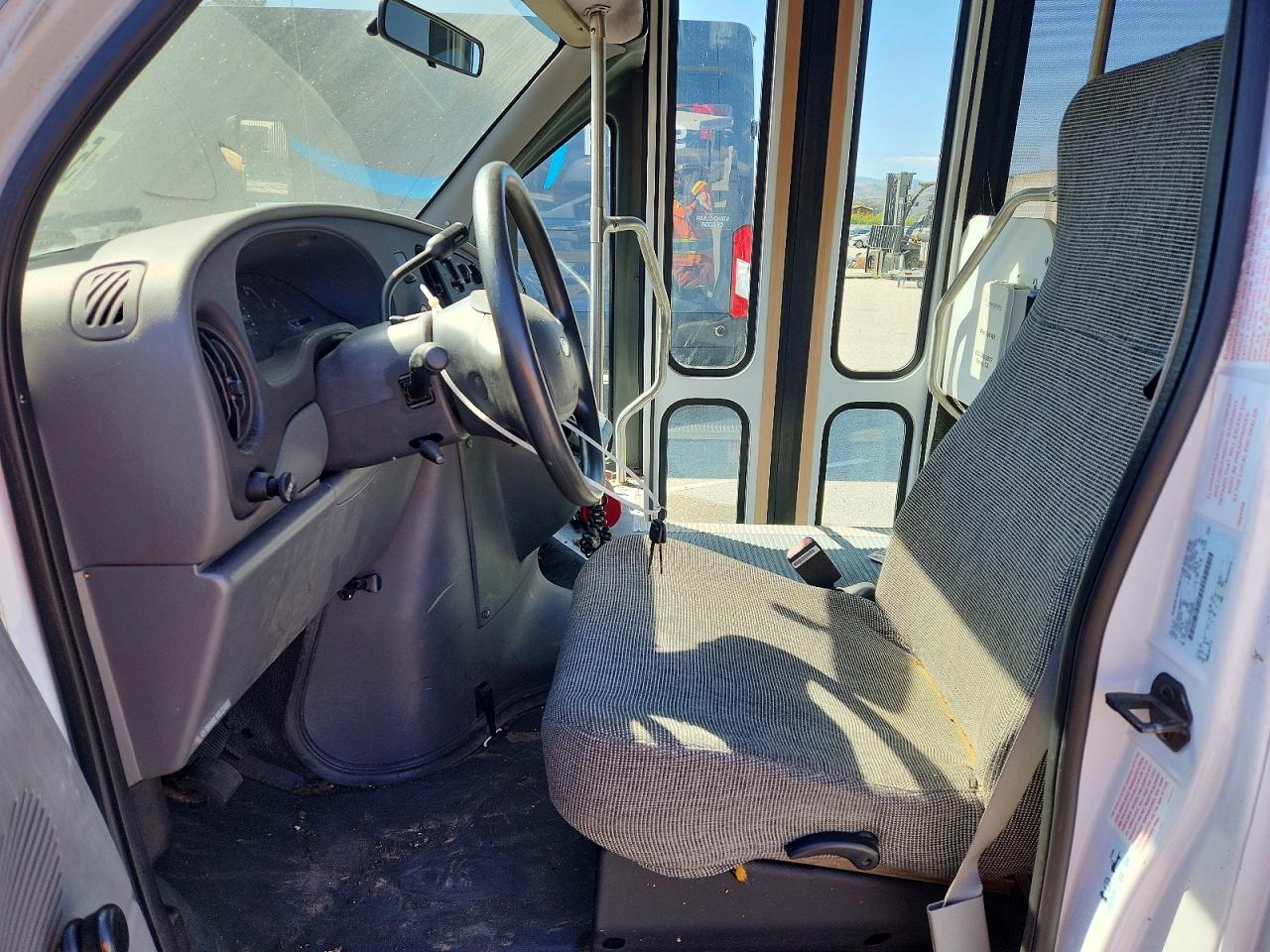 FORD ECONOLINE 2003 — 8